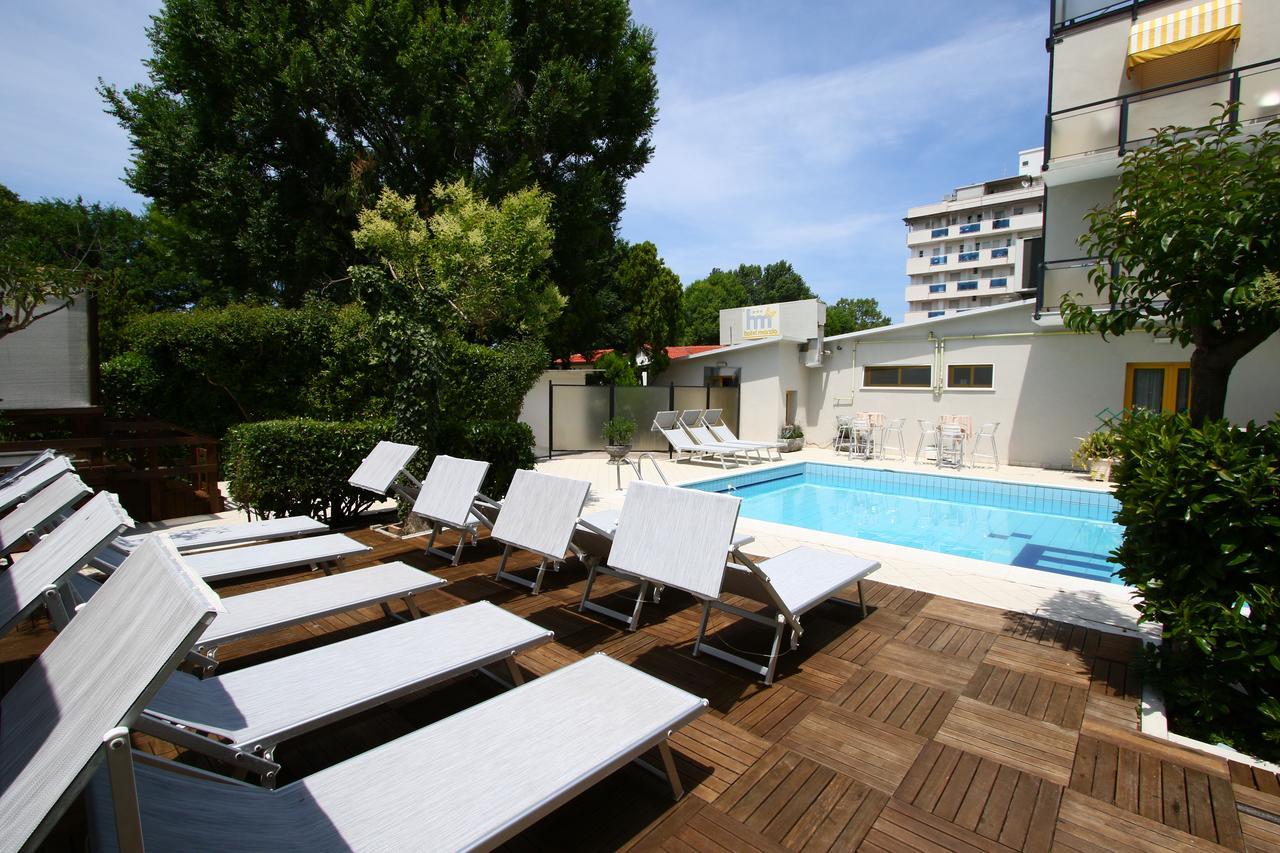 Hotel Marzia Con Piscina Riccione Exterior photo